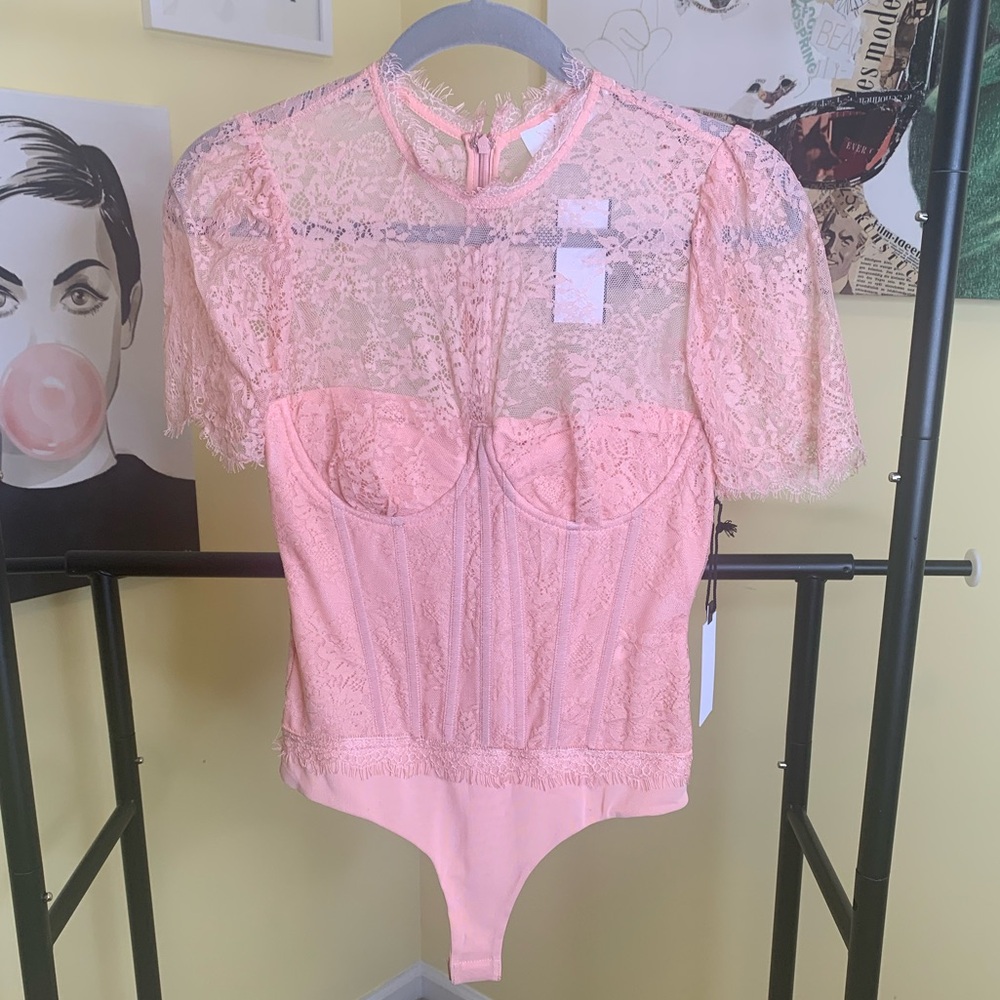 💫HP‼️💫 NWT ASTR THE LABEL Lacie Illusion Lace Bodysuit in Blush Pink, Size XS - Picture 6 of 7